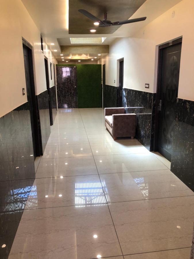 Hotel Famous Haridwār Zewnętrze zdjęcie