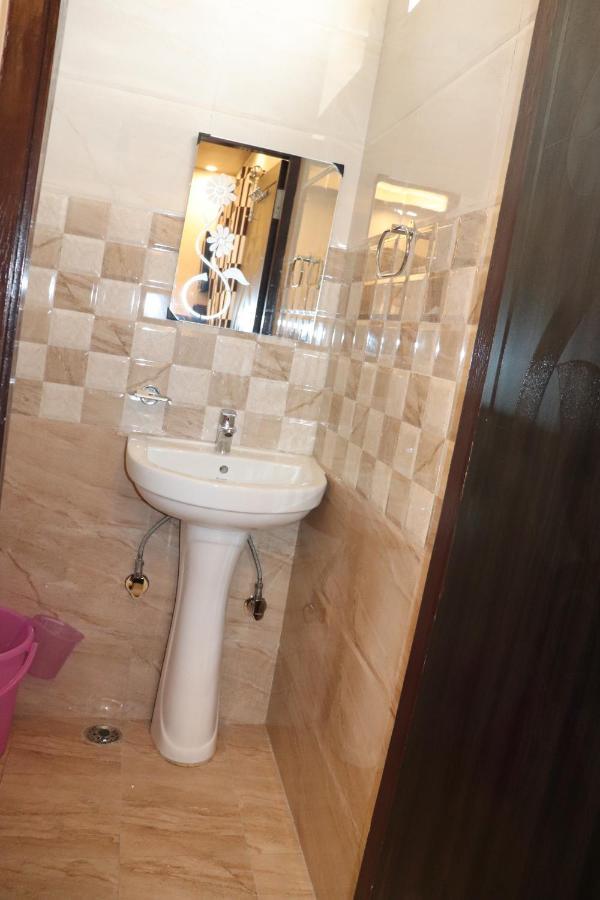 Hotel Famous Haridwār Zewnętrze zdjęcie