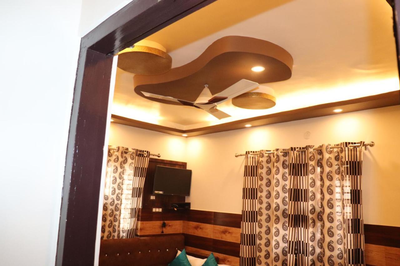 Hotel Famous Haridwār Zewnętrze zdjęcie