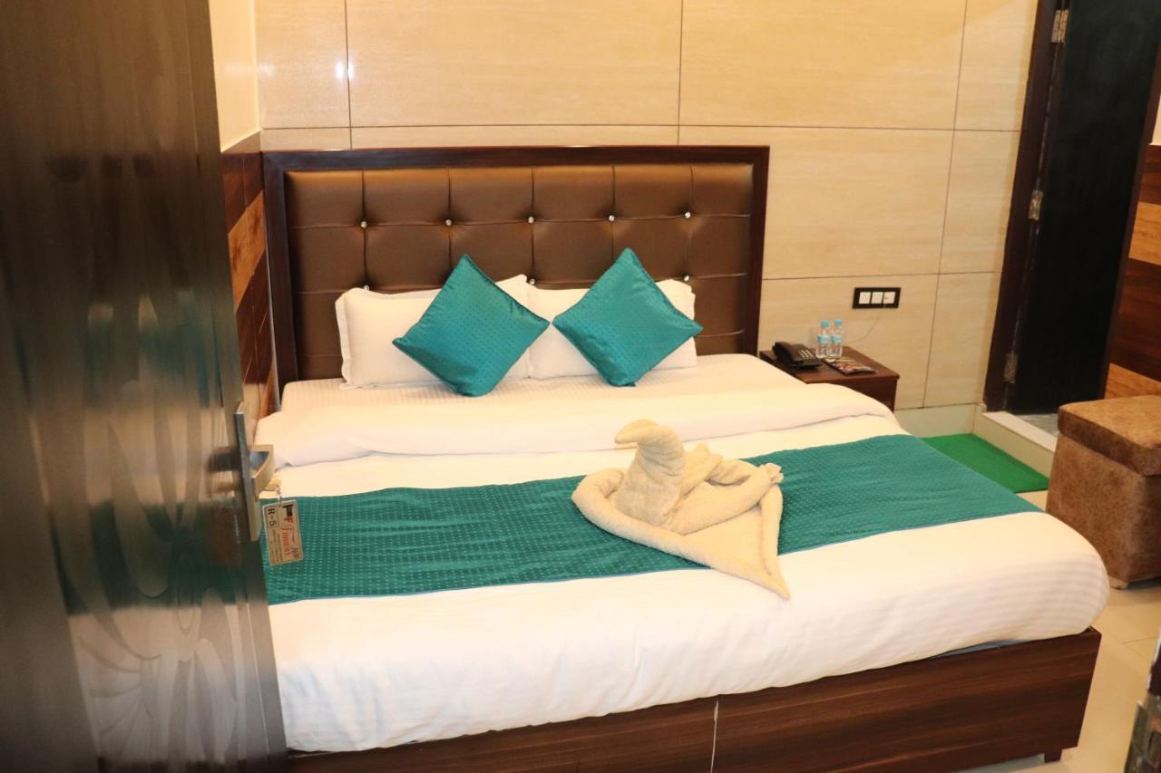 Hotel Famous Haridwār Zewnętrze zdjęcie