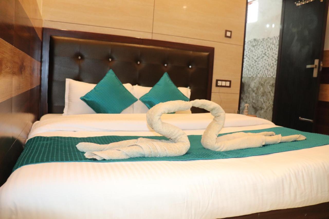 Hotel Famous Haridwār Zewnętrze zdjęcie