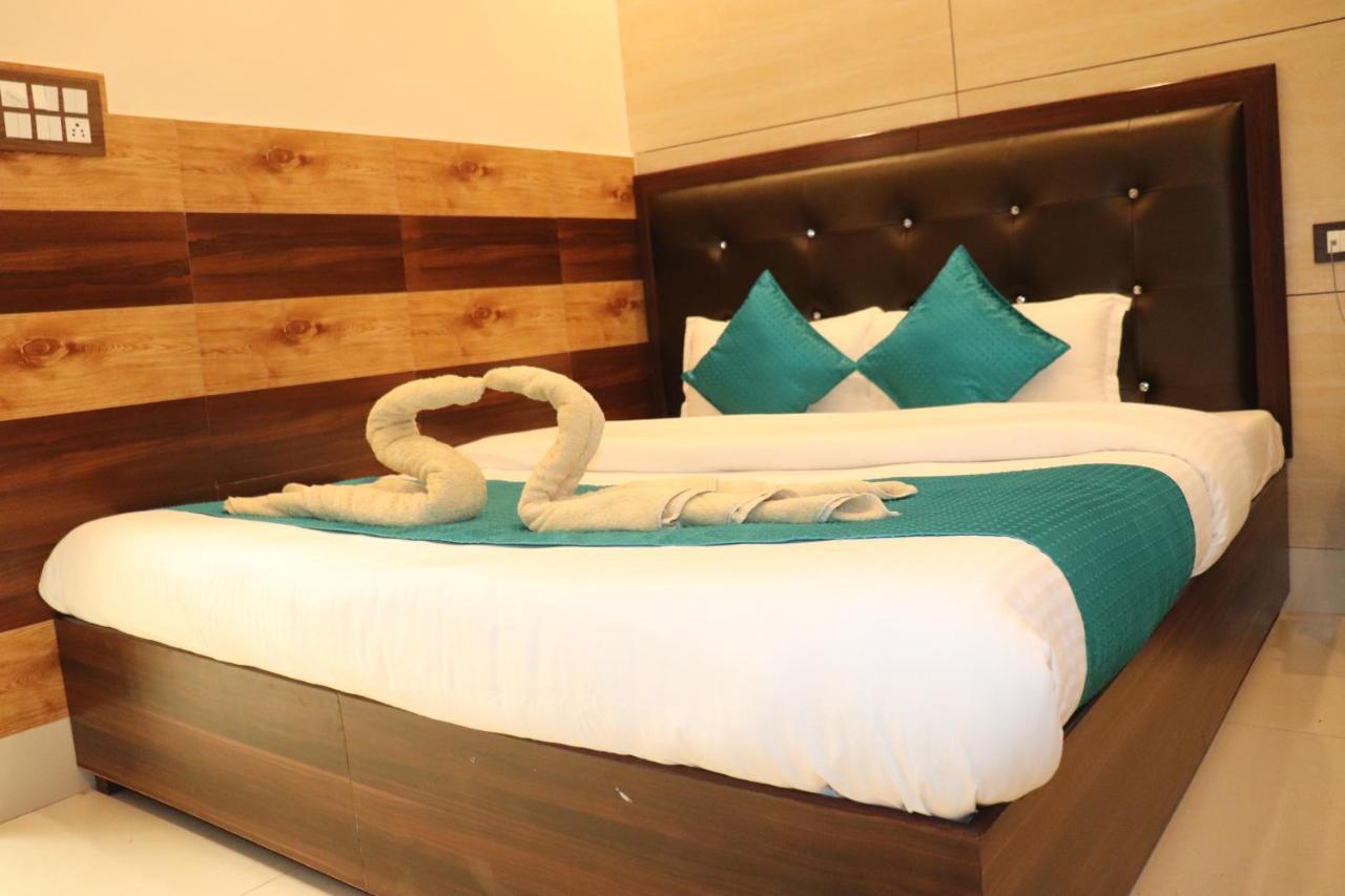Hotel Famous Haridwār Zewnętrze zdjęcie