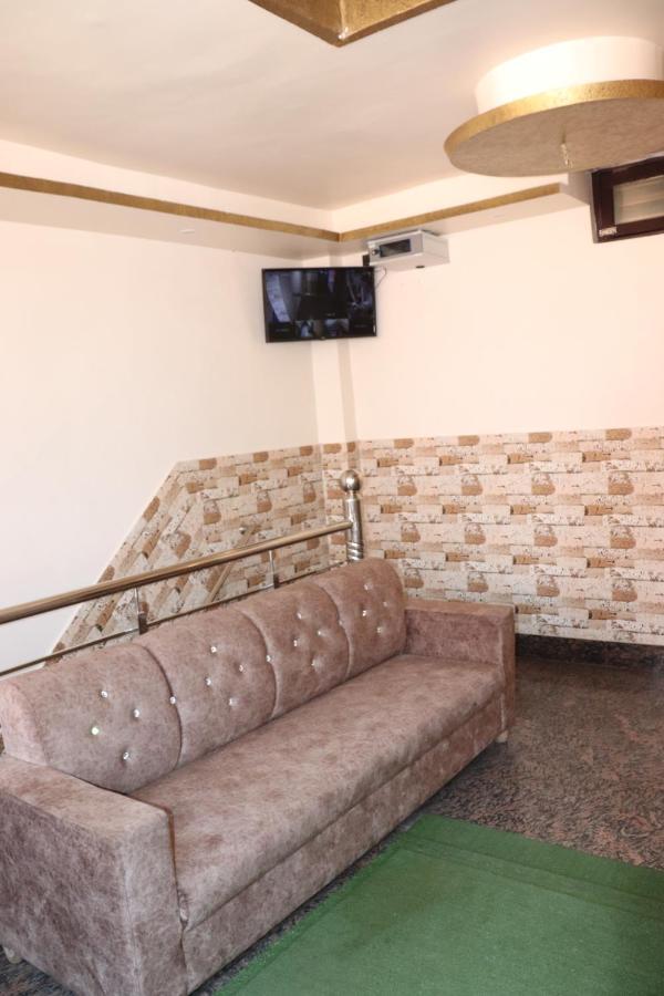 Hotel Famous Haridwār Zewnętrze zdjęcie