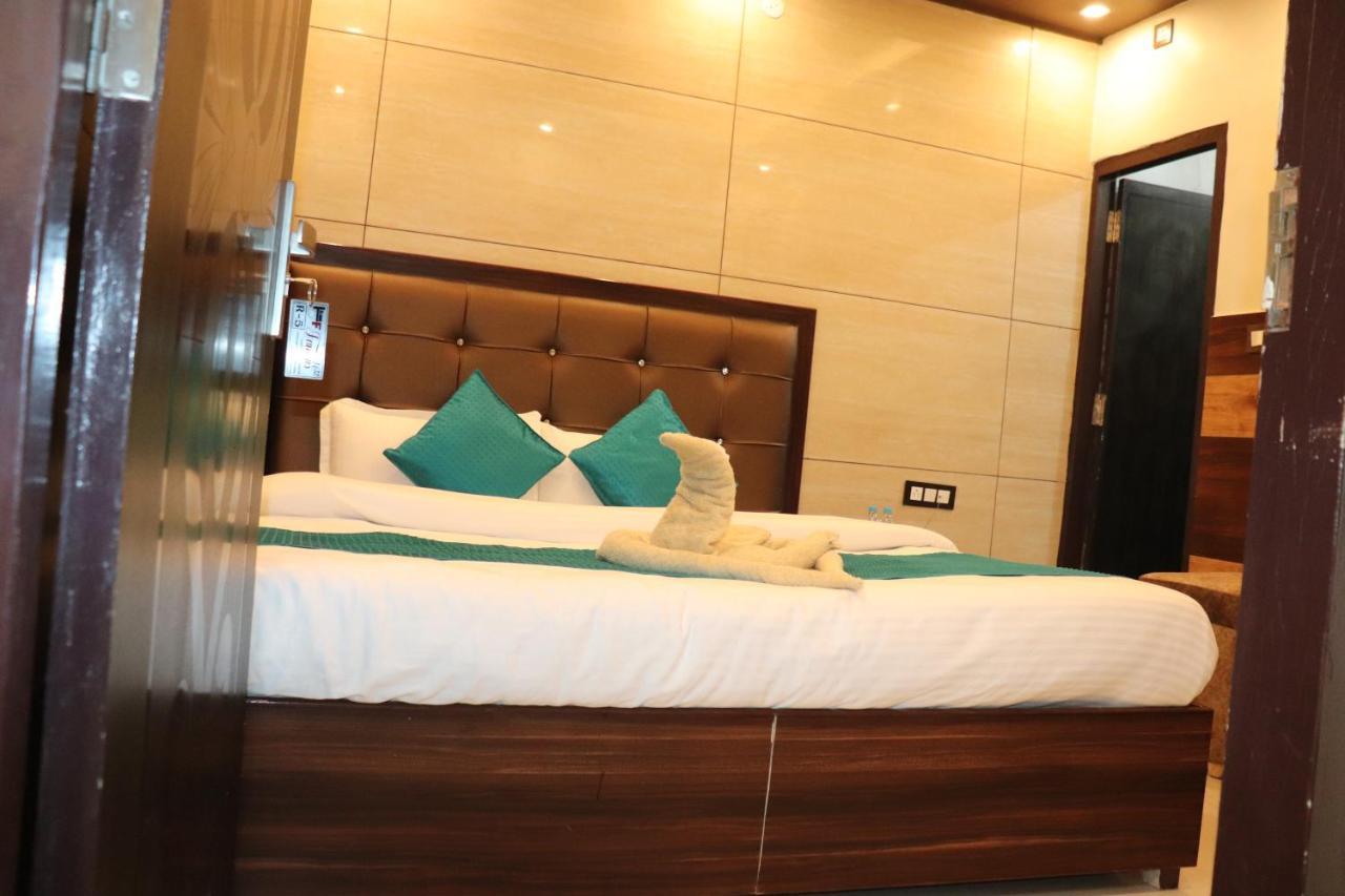 Hotel Famous Haridwār Zewnętrze zdjęcie
